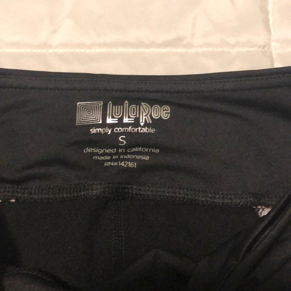 NWT LuLaRoe small Jade Capri leggings - Picture 4 of 4